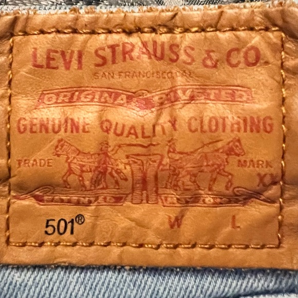 Levi’s 501 High Rise Side Logo Shorts - Picture 7 of 8
